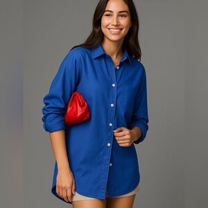 Maeve by Anthropologie blue long-sleeve button-down shirt. Large-